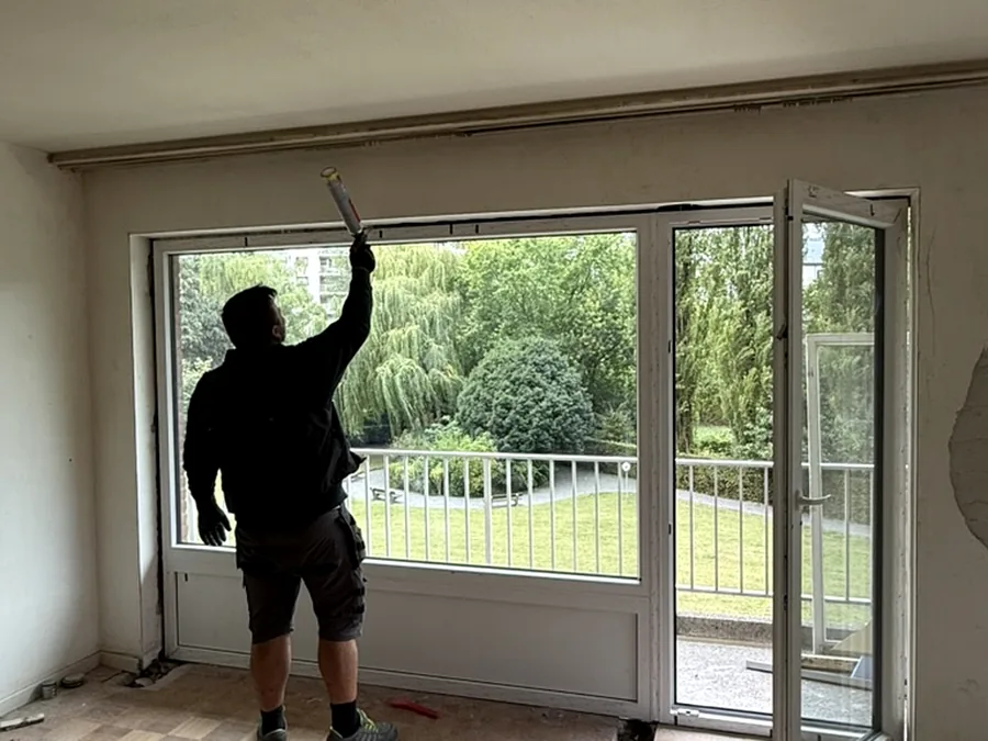 Fenêtre installée par Pulsar Windows sur une habitation résidentielle.