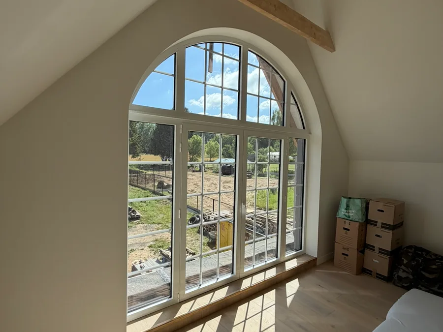 Remplacement de fenêtres sur mesure en rénovation — réalisation Pulsar Windows