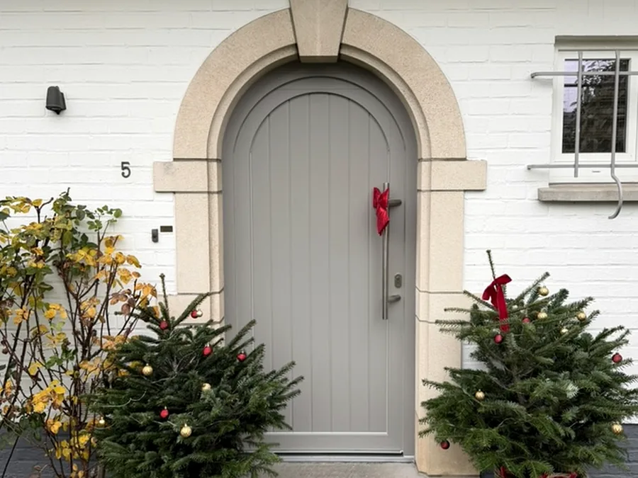 Remplacement de porte d’entrée sur mesure — réalisation Pulsar Windows
