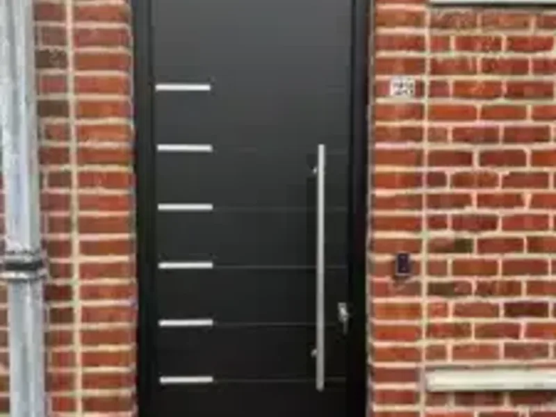 Porte d’entrée anthracite à inserts inox installée à Beersel — Pulsar Windows