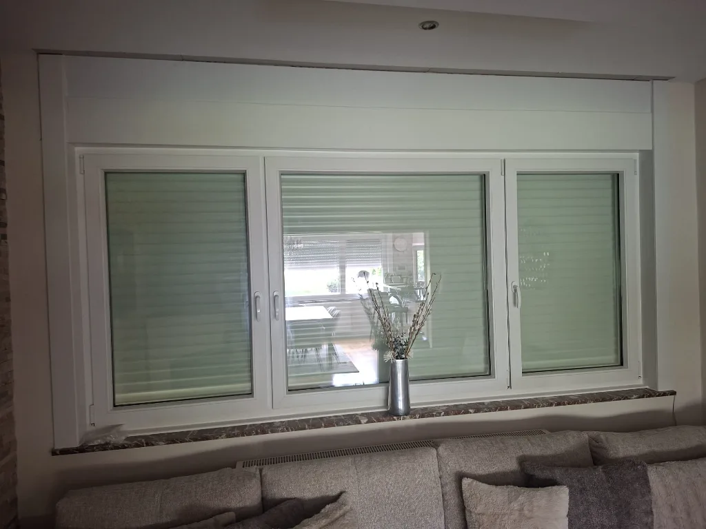 Après rénovation : nouvelle baie vitrée en PVC blanc dans le salon — Pulsar Windows